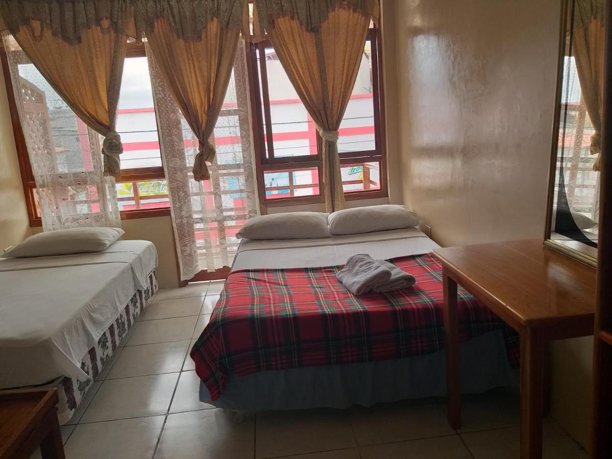Hostal Miconia ปูแอร์โตอาโยรา ภายนอก รูปภาพ