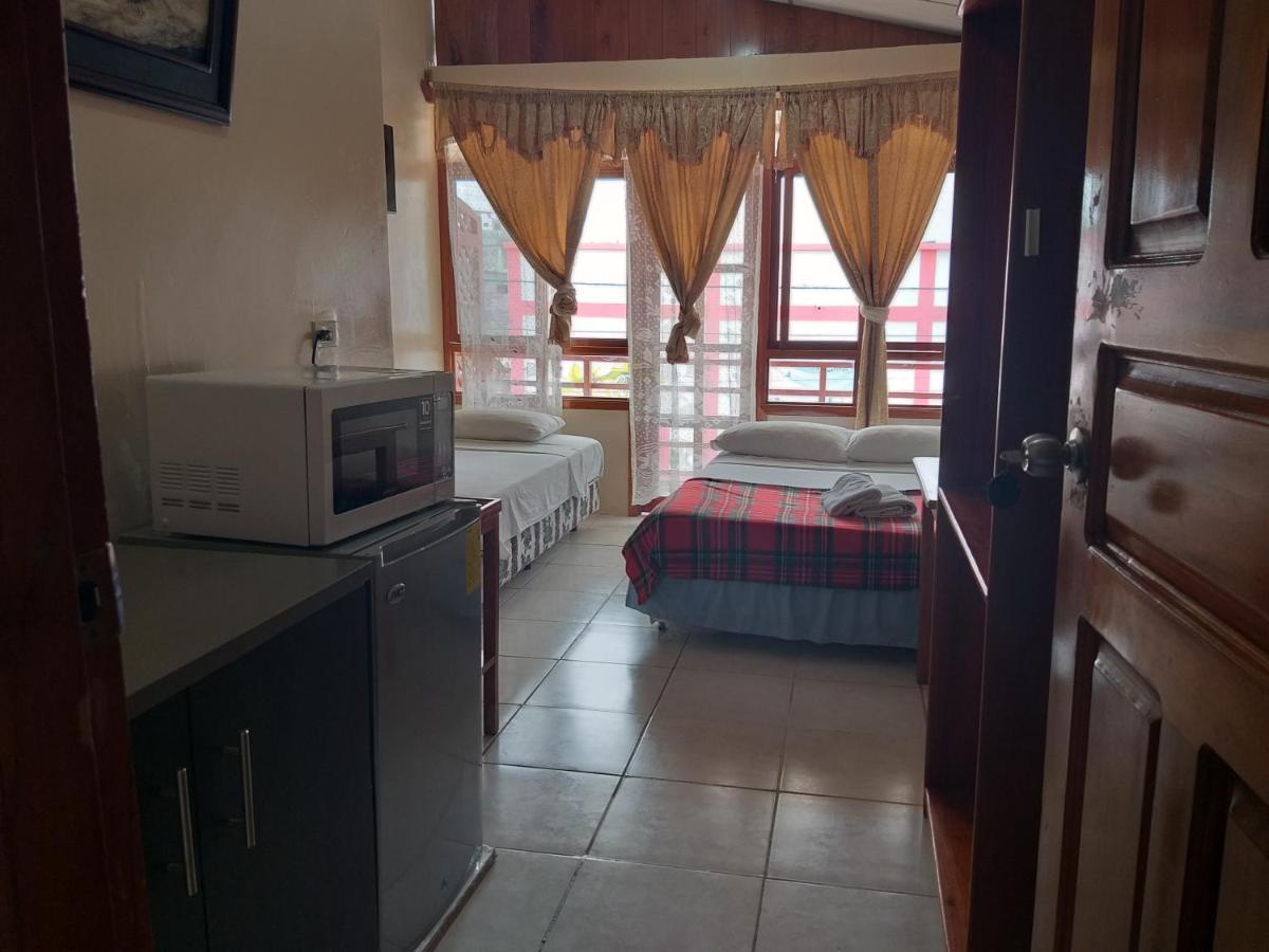 Hostal Miconia ปูแอร์โตอาโยรา ภายนอก รูปภาพ