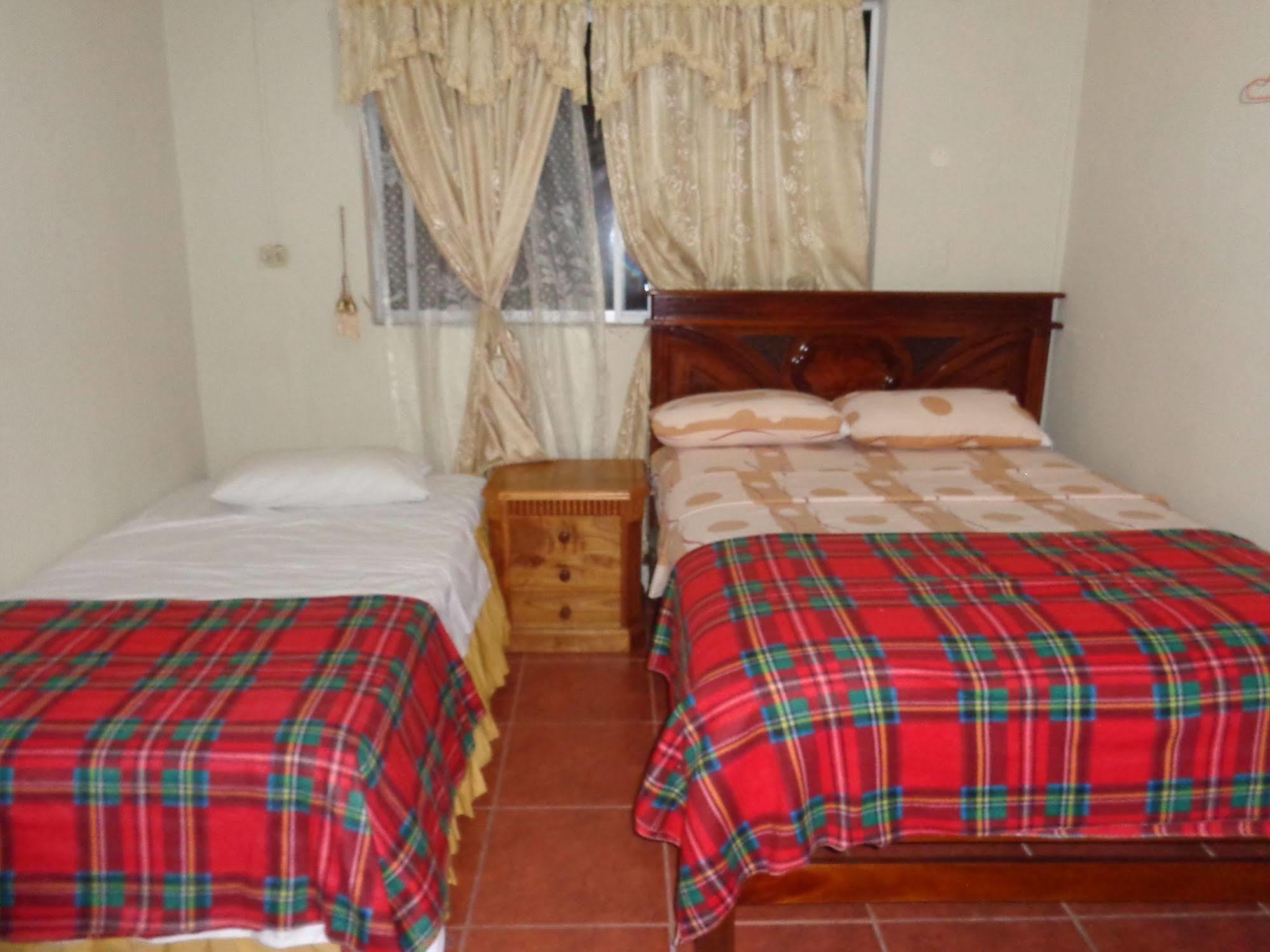 Hostal Miconia ปูแอร์โตอาโยรา ภายนอก รูปภาพ