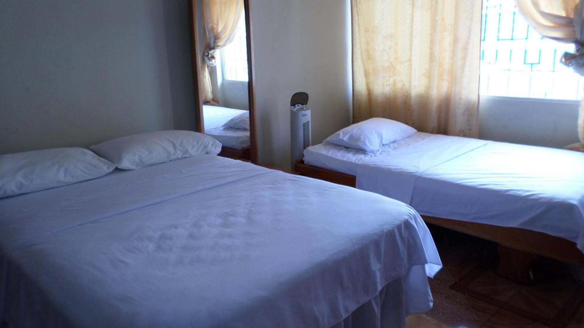 Hostal Miconia ปูแอร์โตอาโยรา ภายนอก รูปภาพ