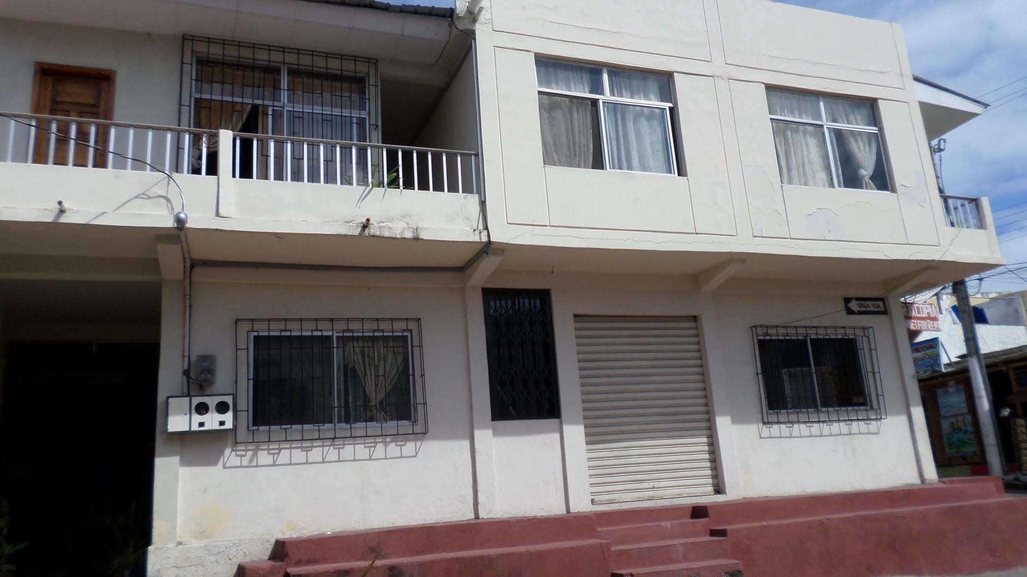 Hostal Miconia ปูแอร์โตอาโยรา ภายนอก รูปภาพ