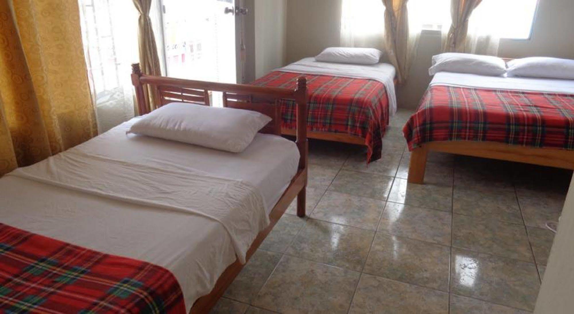 Hostal Miconia ปูแอร์โตอาโยรา ภายนอก รูปภาพ
