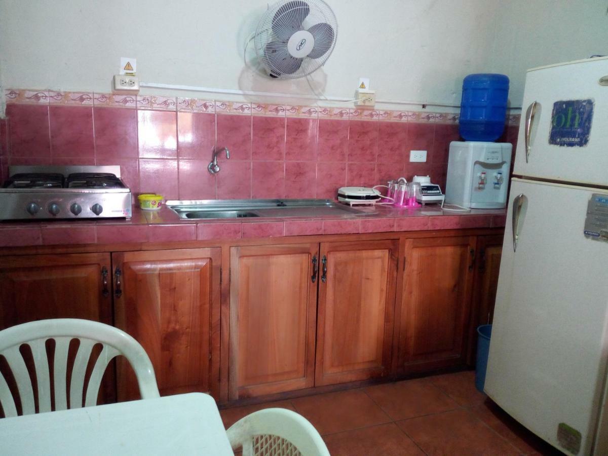 Hostal Miconia ปูแอร์โตอาโยรา ภายนอก รูปภาพ